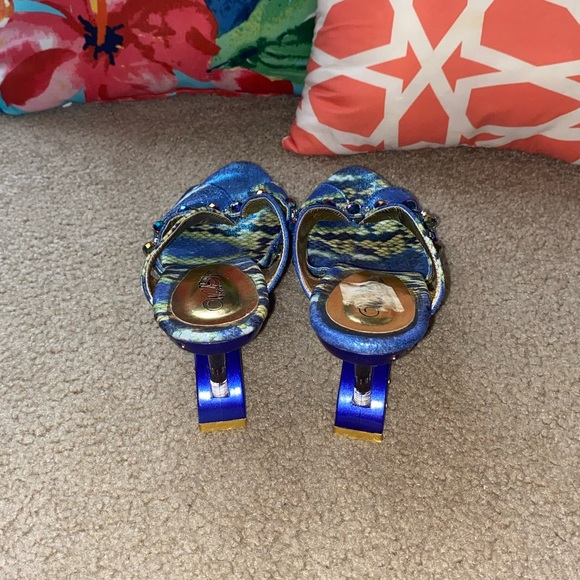 Blue Abstract Heels - Picture 3 of 10